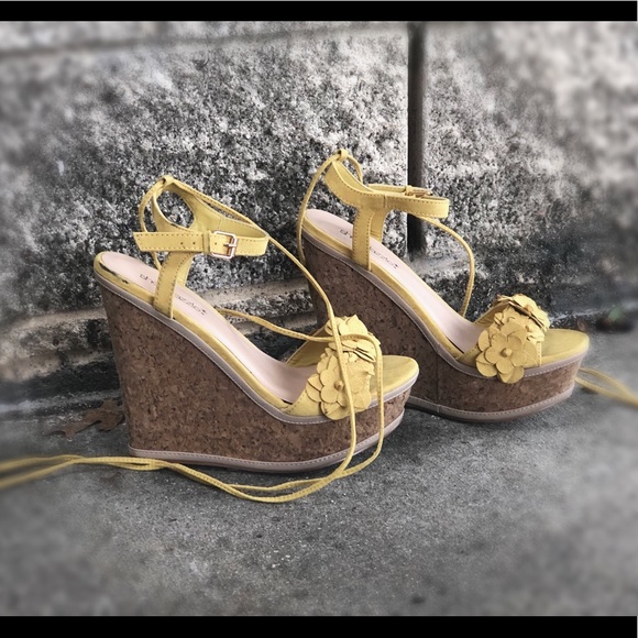 wedges wrap around ankle